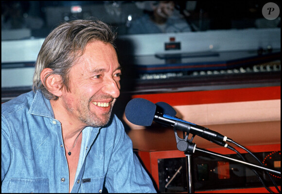 Archives - Serge Gainsbourg dans les studios d'Europe 1 en 1989