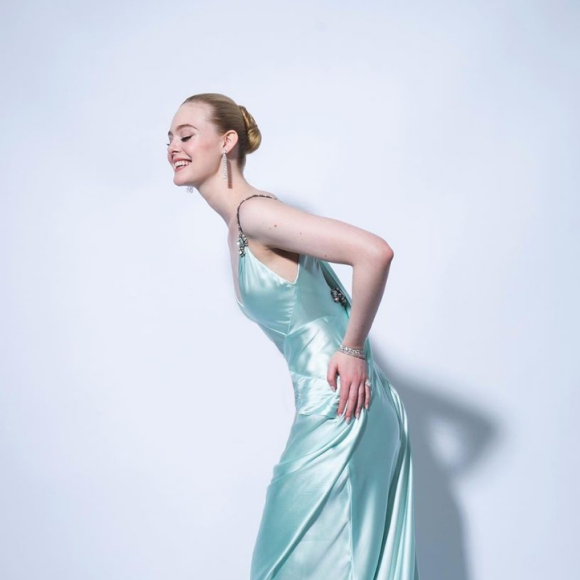 Elle Fanning, habillée d'une robe Gucci au soir de la cérémonie des Golden Globes. Le 28 février 2021.