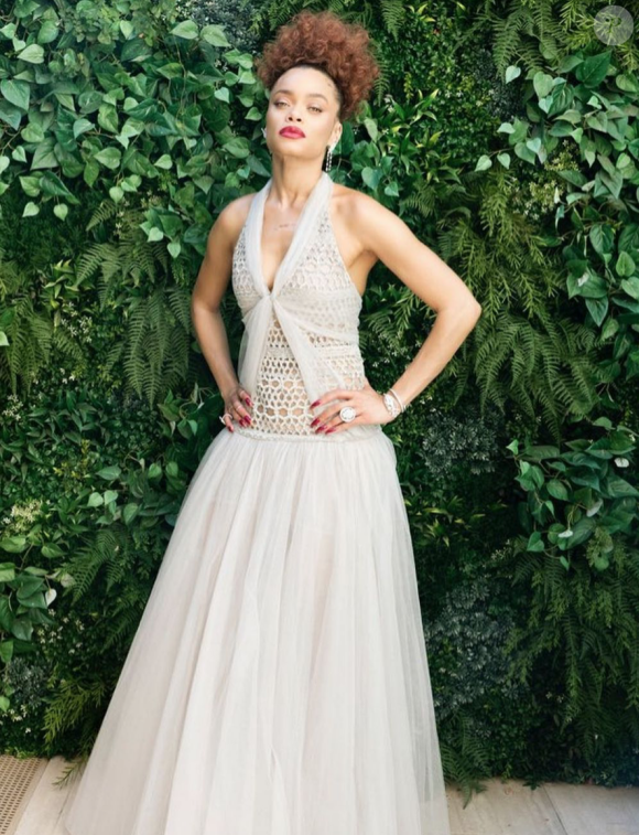 Andra Day a suivi la cérémonie des Golden Globes à distance, vêtue d'une robe Haute Couture Chanel. Le 28 février 2021.