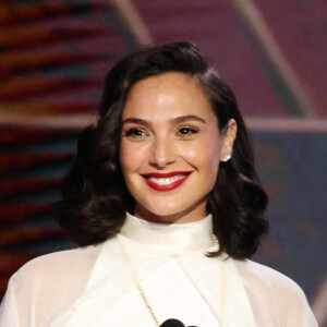 Gal Gadot remet le prix du Meilleur film étranger à la 78ème cérémonie des Golden Globes au Rockefeller Center à New York le 28 février 2021.