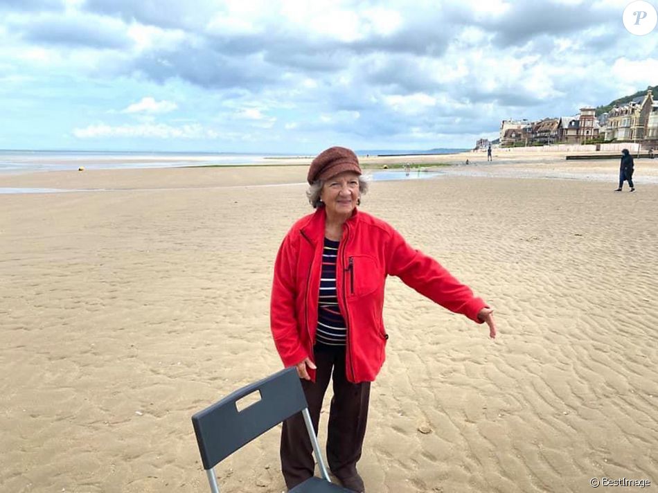 Exclusif - Marthe Villalonga - Tournage du film "On est fait pour s'entendre" de P. Elbé à Houlgate le 18 juin 2020