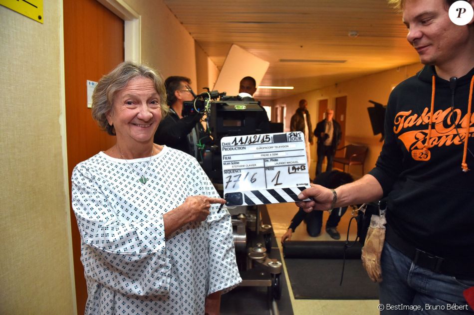 Marthe Villalonga sur le tournage du téléfilm "Frère à demi" à Roquebillière le 11 décembre 2015. © Bruno Bébert / Bestimage