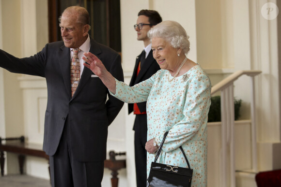 Le roi Felipe VI et la reine Letizia d'Espagne rencontrent la reine Elizabeth II d'Angleterre et le prince Philip, duc d'Edimbourg à l'occasion de leur voyage au Royaume-uni à Londres le 14 juillet 2017. 