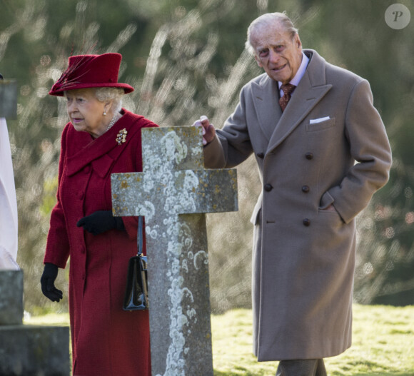 La reine Elizabeth II d'Angleterre et le prince Philip, duc d'Edimbourg se rendent à la messe à l'église Saint-Mary près de Sandringham le 4 février 2018.