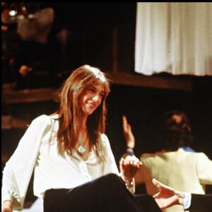 Archives - Serge Gainsbourg et Jane Birkin sur le plateau de l'émission de TF1 "Numéro 1 à Michel Sardou". 1975.