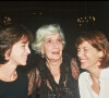 Archives - Judy Campbell entourée de sa fille Jane Birkin et de sa petite-fille Charlotte Gainsbourg - Hommage à Serge Gainsbourg à Londres. 1994.