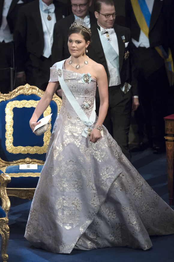 La princesse Victoria (en robe H&M) lors de la cérémonie des Prix Nobel à Stockholm, le 10 décembre 2016.