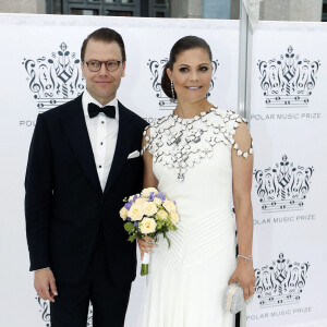 La princesse Victoria de Suède (en robe Ralph Lauren et collier H&M) et son mari le prince Daniel - La famille royale de Suède assiste à la remise de prix "Polar Music Prize 2016" au Stockholm Concert Hall le 16 juin 2016.