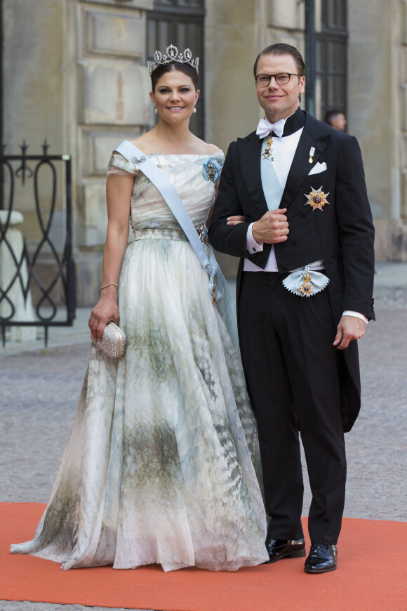 La princesse Victoria (en robe H&M) et le prince Daniel de Suède - Arrivées au mariage du prince Carl Philip de Suède et Sofia Hellqvist à la chapelle du palais royal à Stockholm. Le 13 juin 2015