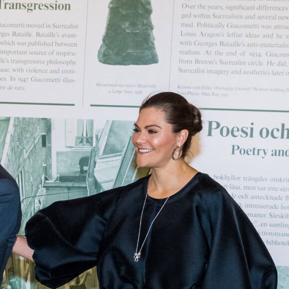 La princesse Victoria et le prince Daniel de Suède lors de l'inauguration de l'exposition "Giacometti, face à face"au Musée d'Art Moderne de Stockholm. Le 8 octobre 2020