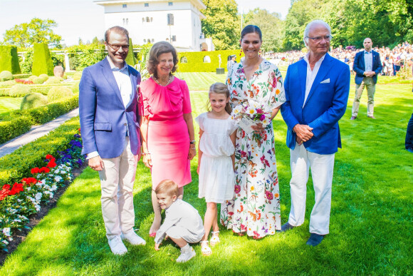Le prince Daniel de Suède, la reine Silvia de Suède, la princesse Victoria de Suède, la princesse Estelle de Suède, le prince Oscar de Suède et le roi Carl Gustav de Suède - La famille royale de Suède célèbre l'anniversaire (42 ans) de la princesse Victoria de Suède à la Villa Solliden à Oland en Suède, le 14 juillet 2019.