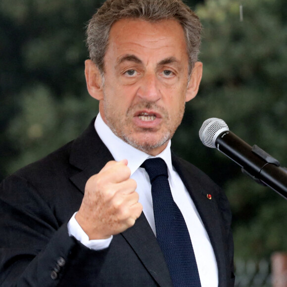 Exclusif - Nicolas Sarkozy a inauguré, au côté du maire de Grasse Jérôme Viaud, le square Charles-Pasqua à Grasse, le 23 octobre 2020. © Patrice Lapoirie/Nice Matin/Bestimage