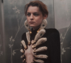 Emma Corrin habillée en Schiaparelli (collection Haute Couture printemps-été 2021) pour les 26e Critics Choice Awards. Le 7 mars 2021.