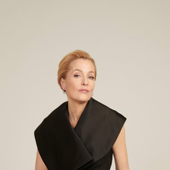 Gillian Anderson habillée en Dior pour les 26e Critics Choice Awards. Le 7 mars 2021.
