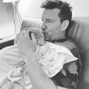 Benjamin Castaldi et son fils Gabriel né le 27 août 2020.