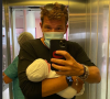 Benjamin Castaldi avec son fils dans les bras sur Instagram