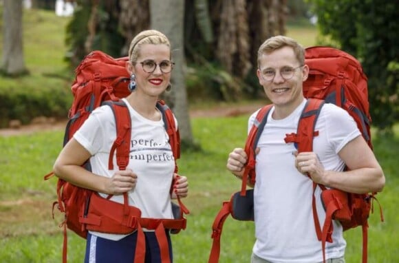 Aurore et Jonathan candidats de "Pékin Express", photo officielle sur M6