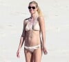 Exclusif - Gwyneth Paltrow en vacances sur la plage de Cabo San Lucas au Mexique le 17 janvier 2015. Gwyneth est avec son amie Crystal Lourd.