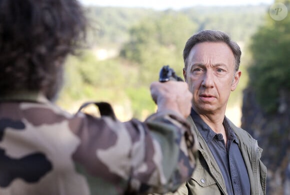 Exclusif - Stéphane Bern tient son premier rôle devant la caméra dans le téléfilm de France 3 "La Mort vue du ciel" à Châteauneuf-sur-Charente. Le 17 août 2020.