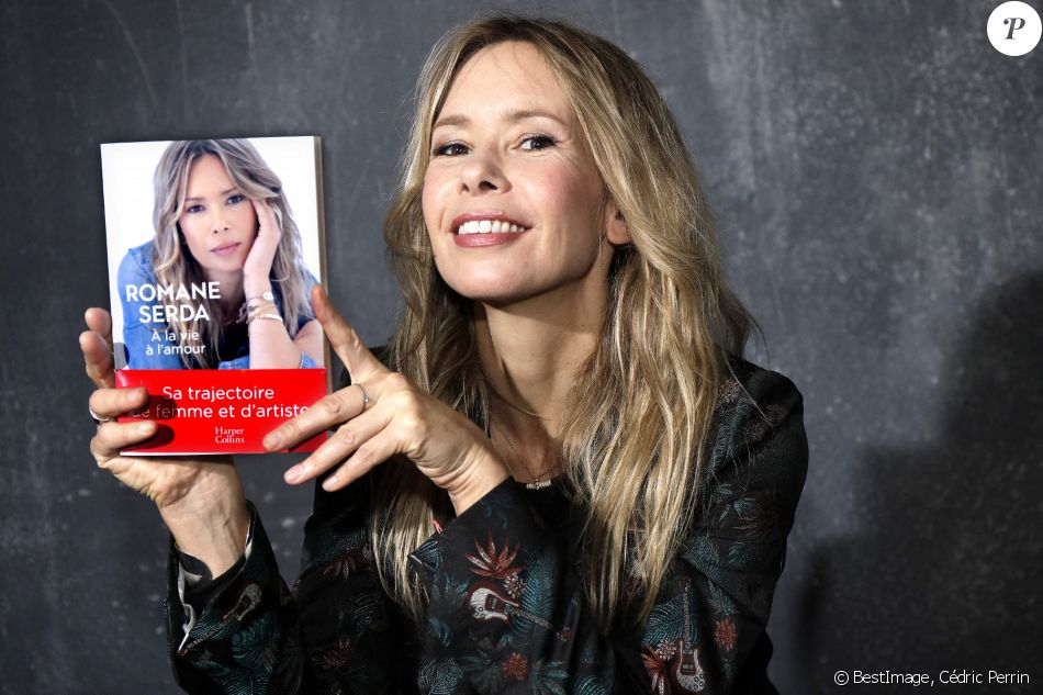 Exclusif - Portrait de Romane Serda, avec son livre "A la vie, à l'amour". Le 13 octobre 2020 © Cédric Perrin / Bestimage