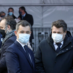 Gérald Darmanin et Christian Estrosi assistent à la cérémonie d'hommage aux victimes du terrorisme, devant la statue La Parole portée aux Invalides, Paris. Le 11 mars 2021. © Stéphane Lemouton / Bestimage