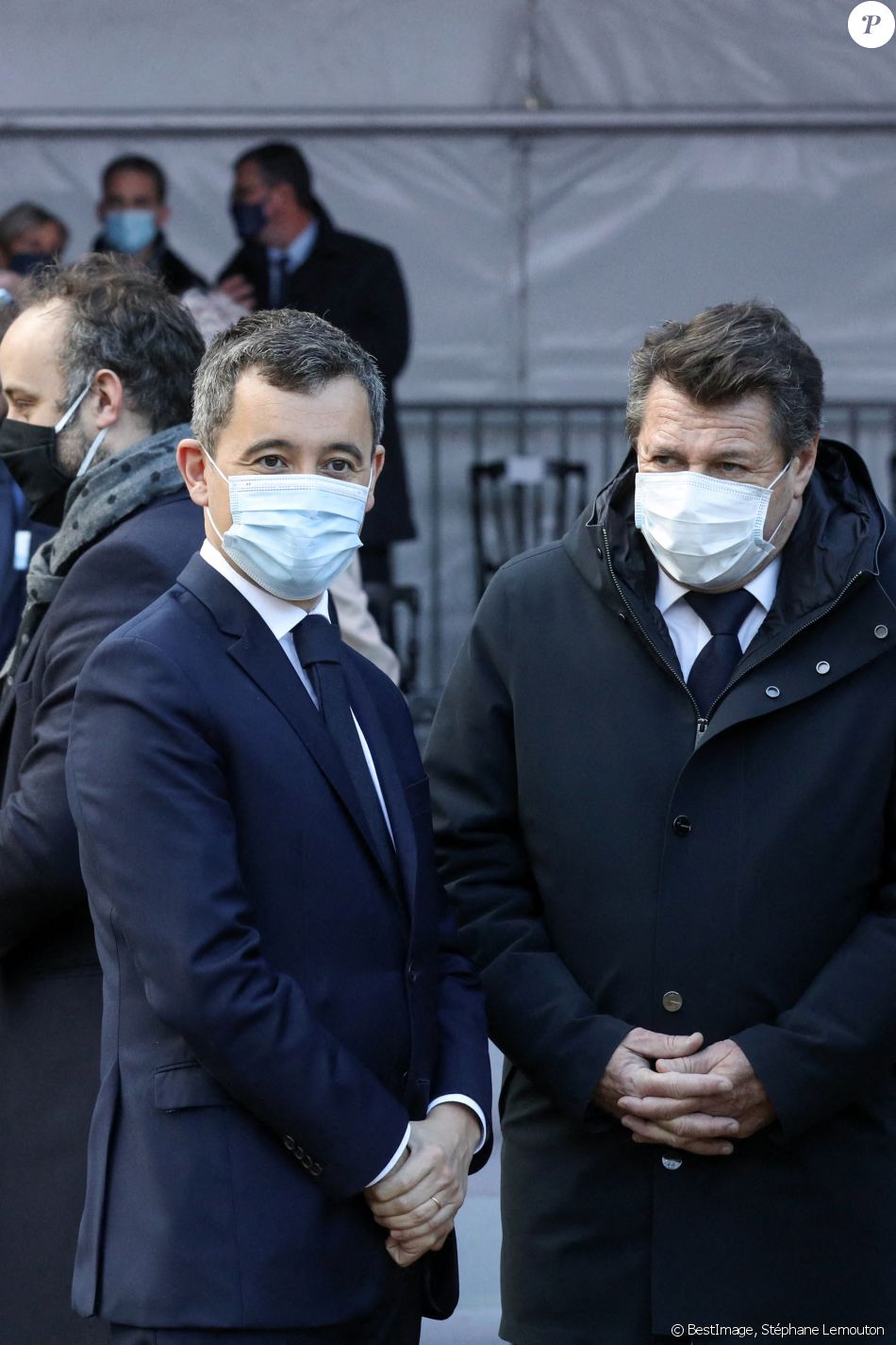 Gérald Darmanin et Christian Estrosi assistent à la cérémonie d'hommage aux victimes du terrorisme, devant la statue La Parole portée aux Invalides, Paris. Le 11 mars 2021. © Stéphane Lemouton / Bestimage