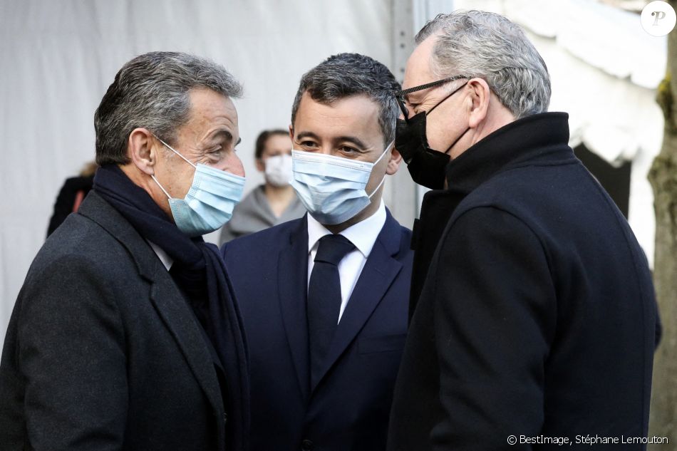 Nicolas Sarkozy et Gérard Darmanin, Ministre de l'Intérieur, assistent à la cérémonie d'hommage aux victimes du terrorisme, devant la statue La Parole portée aux Invalides, Paris. Le 11 mars 2021. © Stéphane Lemouton / Bestimage