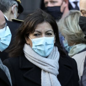 François Hollande et Anne Hidalgo, maire de Paris, assistent à la cérémonie d'hommage aux victimes du terrorisme, devant la statue La Parole portée aux Invalides, Paris. Le 11 mars 2021. © Stéphane Lemouton / Bestimage