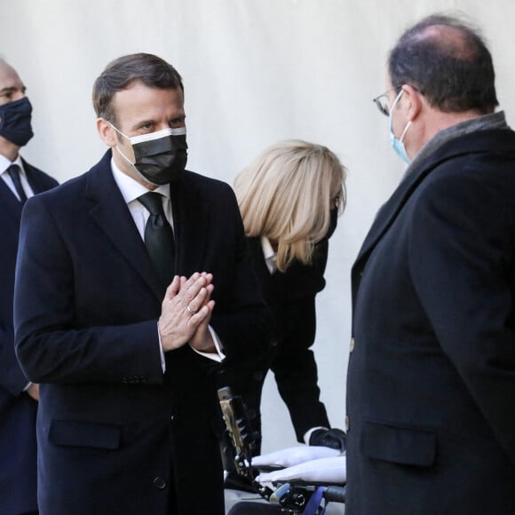 Le président de la république, Emmanuel Macron, François Hollande, Brigitte Macron et le Premier Ministre Jean Castex assistent à la cérémonie d'hommage aux victimes du terrorisme, devant la statue La Parole portée aux Invalides, Paris. Le 11 mars 2021. © Stéphane Lemouton / Bestimage