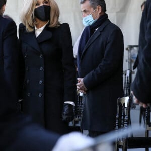 Brigitte Macron et Nicolas Sarkozy assistent à la cérémonie d'hommage aux victimes du terrorisme, devant la statue La Parole portée aux Invalides, Paris. Le 11 mars 2021. © Stéphane Lemouton / Bestimage