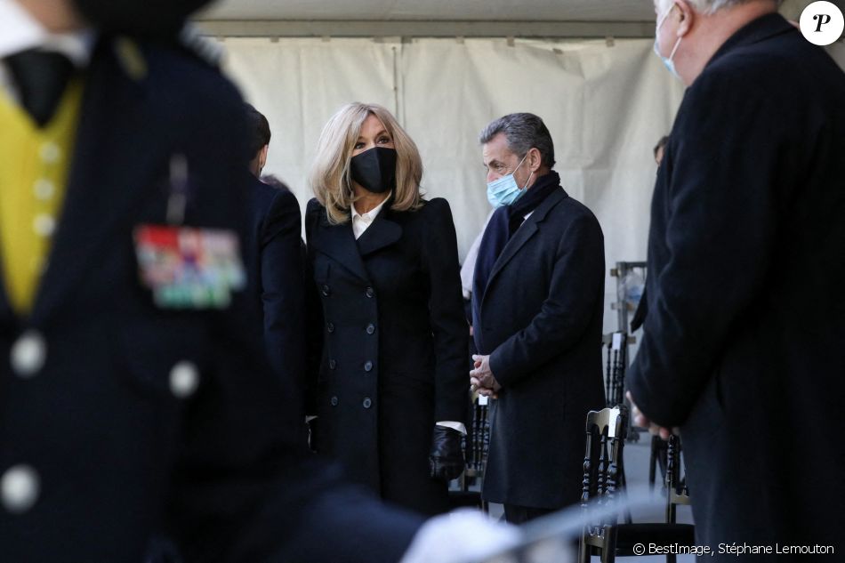 Brigitte Macron et Nicolas Sarkozy assistent à la cérémonie d'hommage aux victimes du terrorisme, devant la statue La Parole portée aux Invalides, Paris. Le 11 mars 2021. © Stéphane Lemouton / Bestimage