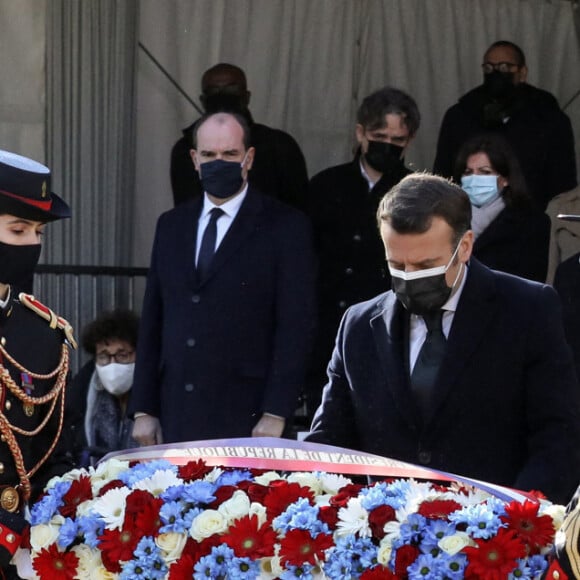 Le président de la république, Emmanuel Macron, participe à la cérémonie d'hommage aux victimes du terrorisme, devant la statue La Parole portée aux Invalides, Paris. Le 11 mars 2021. © Stéphane Lemouton / Bestimage