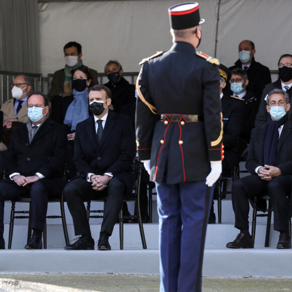 Le Premier Ministre Jean Castex, la maire de Paris Anne Hidalgo, François Hollande, le président de la république Emmanuel Macron et Nicolas Sarkozy assistent à la cérémonie d'hommage aux victimes du terrorisme, devant la statue La Parole portée aux Invalides, Paris. Le 11 mars 2021. © Stéphane Lemouton / Bestimage