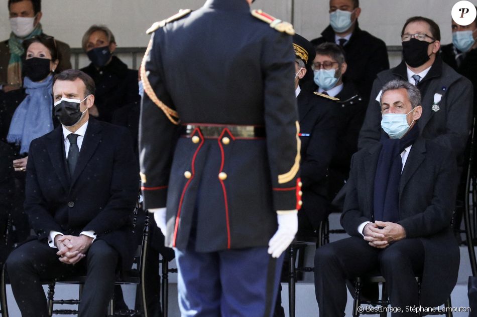 Le président de la république Emmanuel Macron et Nicolas Sarkozy participent à la cérémonie d'hommage aux victimes du terrorisme, devant la statue La Parole portée aux Invalides, Paris. Le 11 mars 2021. © Stéphane Lemouton / Bestimage