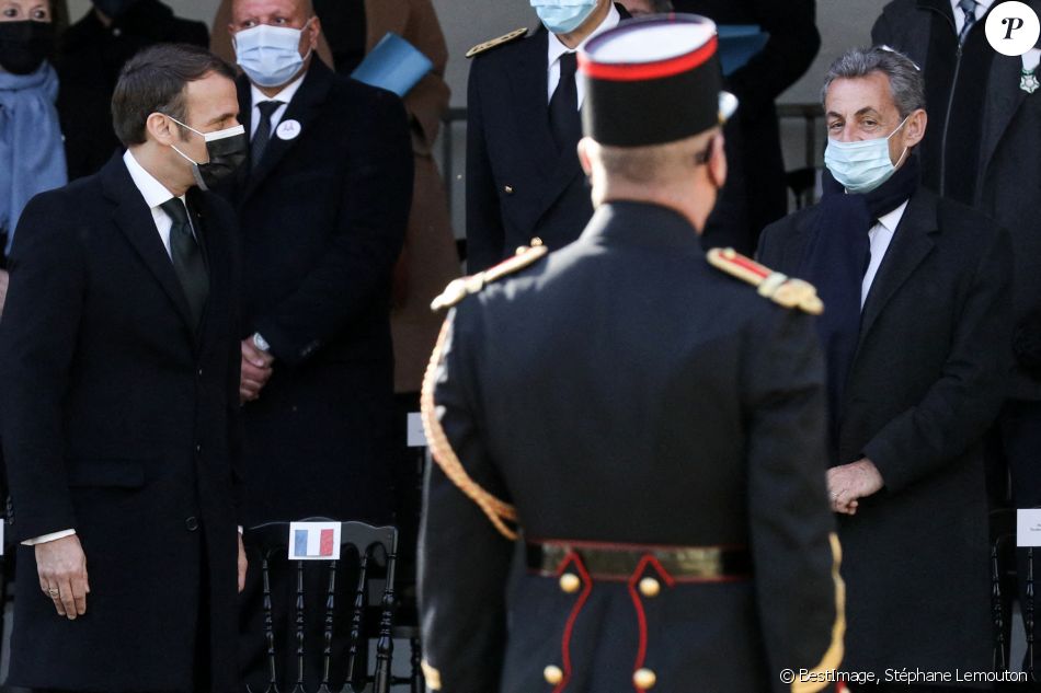 Le président de la république Emmanuel Macron et Nicolas Sarkozy participent à la cérémonie d'hommage aux victimes du terrorisme, devant la statue La Parole portée aux Invalides, Paris. Le 11 mars 2021. © Stéphane Lemouton / Bestimage