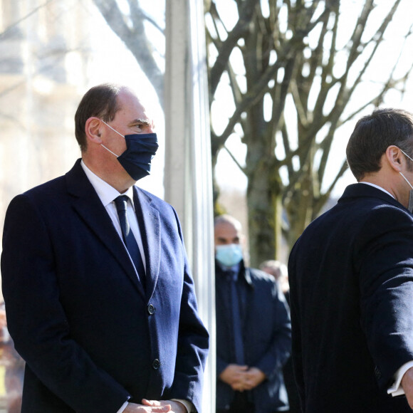 Le Premier Ministre Jean Castex, le président de la république Emmanuel Macron et son épouse Brigitte Macron assistent à la cérémonie d'hommage aux victimes du terrorisme, devant la statue La Parole portée aux Invalides, Paris. Le 11 mars 2021. © Stéphane Lemouton / Bestimage