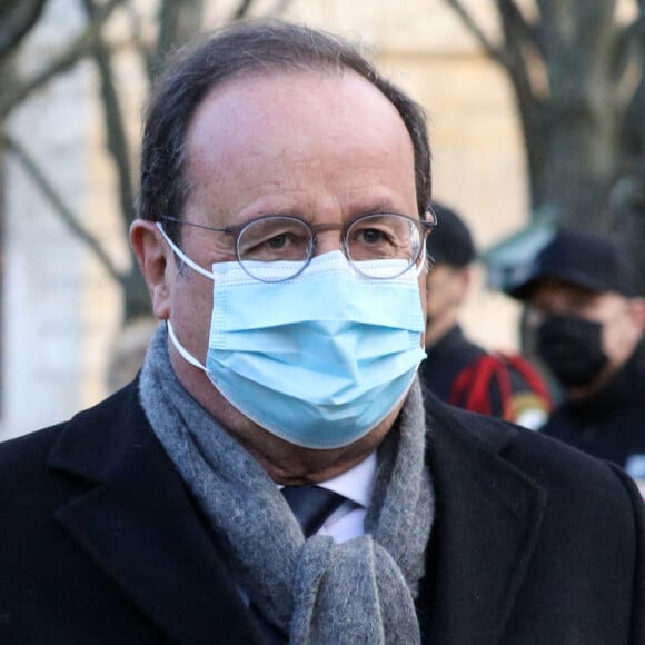 François Hollande assiste à la cérémonie d'hommage aux victimes du terrorisme, devant la statue La Parole portée aux Invalides, Paris. Le 11 mars 2021. © Stéphane Lemouton / Bestimage