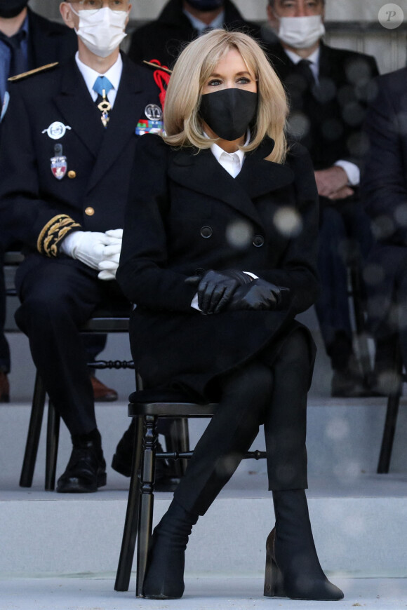 Brigitte Macron à la cérémonie d'hommage aux victimes du terrorisme, devant la statue La Parole portée aux Invalides, Paris. Le 11 mars 2021. © Stéphane Lemouton / Bestimage