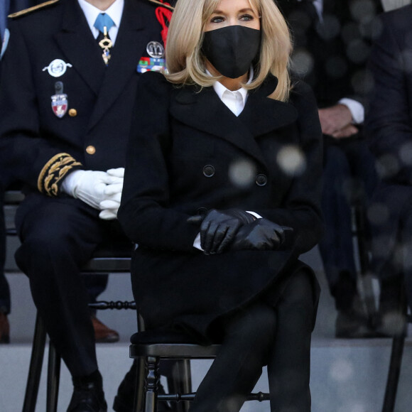 Brigitte Macron à la cérémonie d'hommage aux victimes du terrorisme, devant la statue La Parole portée aux Invalides, Paris. Le 11 mars 2021. © Stéphane Lemouton / Bestimage