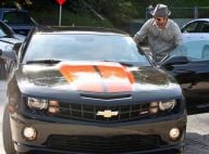 Brad Pitt : Au volant d'un Transformer... c'est moins risqué pour ce père de famille nombreuse !