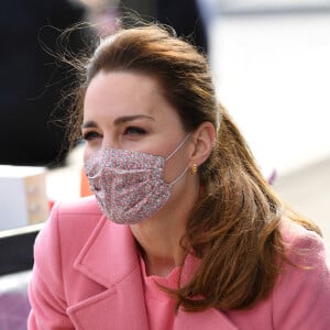 Kate Catherine Middleton, duchesse de Cambridge, en visite à l'école 21 à Londres.