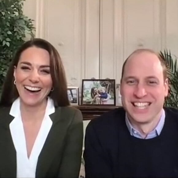 Le prince William, duc de Cambridge, et Catherine Kate Middleton, duchesse de Cambridge, s'adressent à des malades qui vont recevoir le vaccin contre le coronavirus (COVID-19). Février 2021