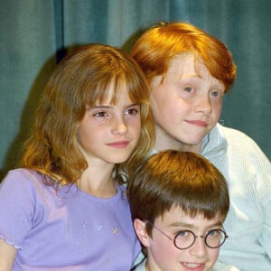 Emma Watson, Daniel Radcliffe et Rupert Grint pendant une conférence de presse à Londres. 