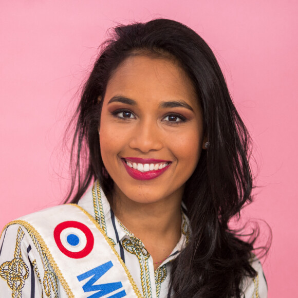 Rendez-vous avec Miss France 2020, Clémence Botino dans les locaux de Webedia lors d'une interview pour Purepeople à Levallois-Perret le 29 janvier 2020. © Tiziano da Silva/Bestimage