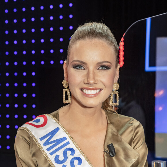 Amandine Petit (Miss France 2021) - Backstage de l'enregistrement de l'émission "A Prendre ou A Laisser (APOAL)", présentée par C.Hanouna et diffusée en direct le 26 janvier sur C8 © Jack Tribeca / Bestimage