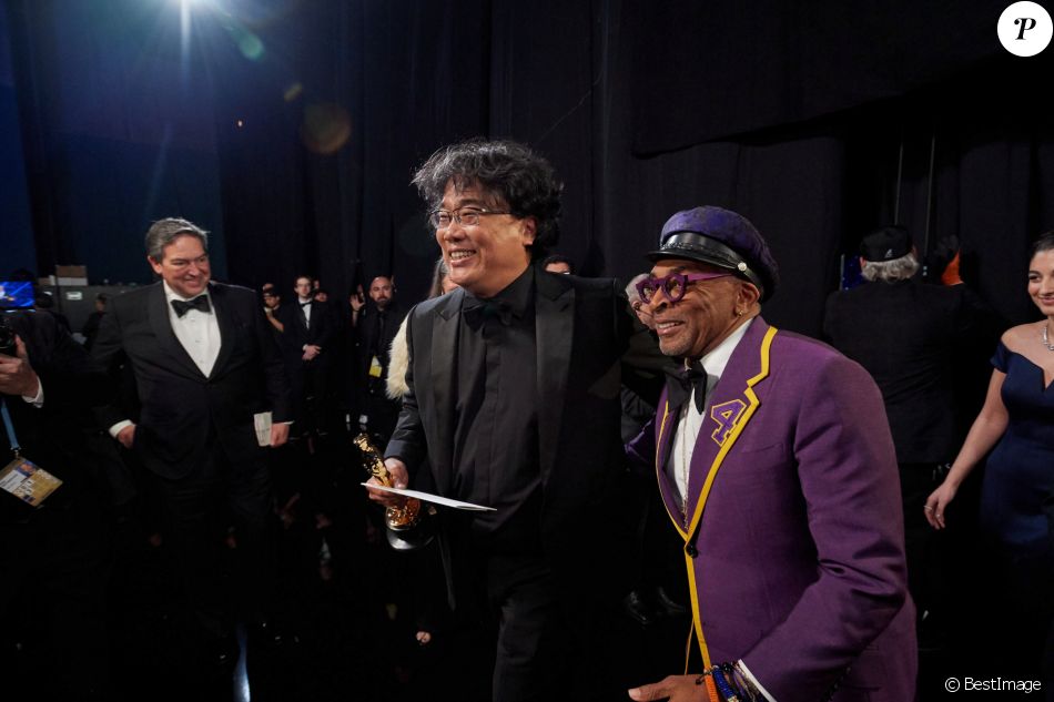 Bong Joon Ho et Spike Lee - 92e cérémonie des Oscars 2020 au Hollywood and Highland à Los Angeles. Le 9 février 2020. © CPA/Bestimage