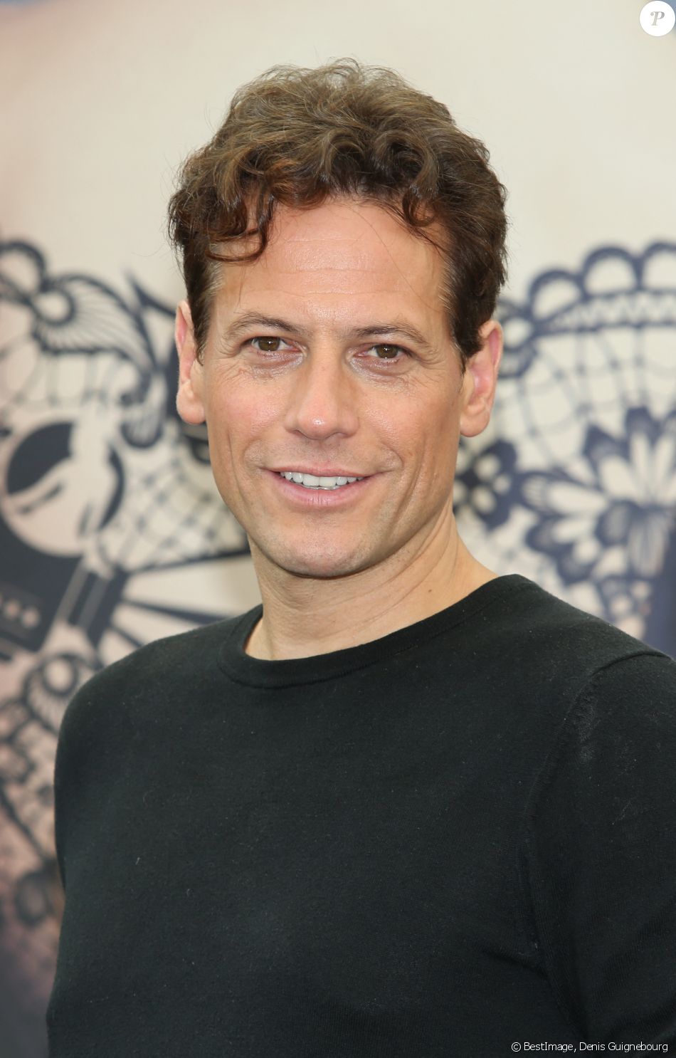 Ioan Gruffudd pour la série "Station 19" lors du 58e festival de Télévision de Monte-carlo à Monaco le 17 juin 2018. © Denis Guignebourg / Bestimage