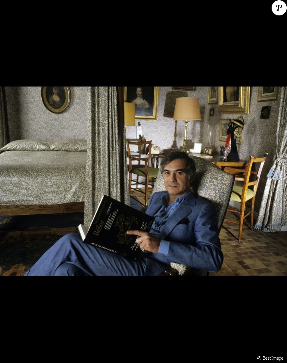 Archives - En France, en Seine-et-Marne, à Monthyon, Jean-Claude Brialy dans son château le 15 décembre 1983.