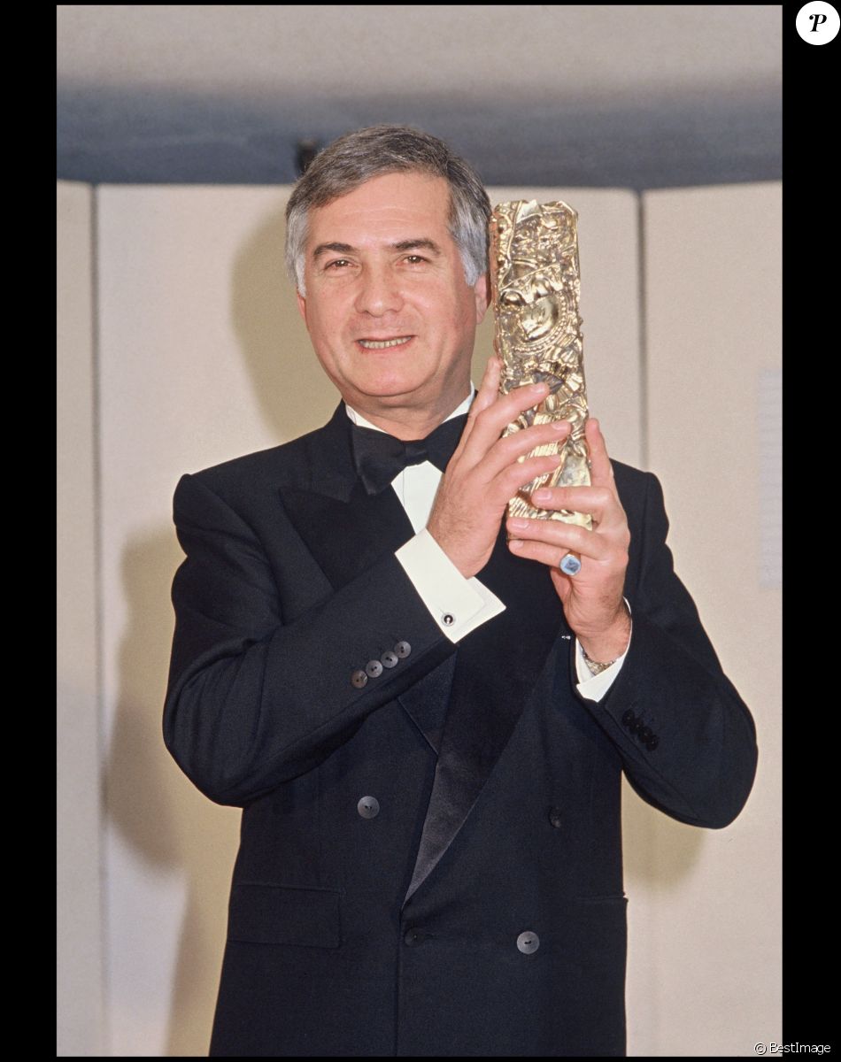 Archives - Jean-Claude Brialy reçoit le César du meilleur second rôle masculin en 1988