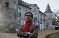 Jean-Claude Brialy : Son compagnon quitte son château, la ville de Meaux dans la tourmente face à cet héritage